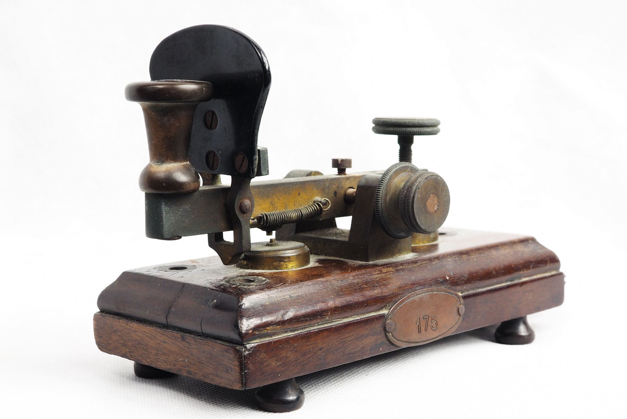 photo of an original telegraph machine